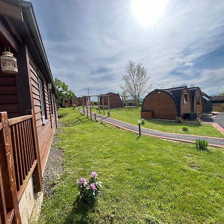 ホテル Hedgehog Glamping Pod School House Farm Leighton  エクステリア 写真