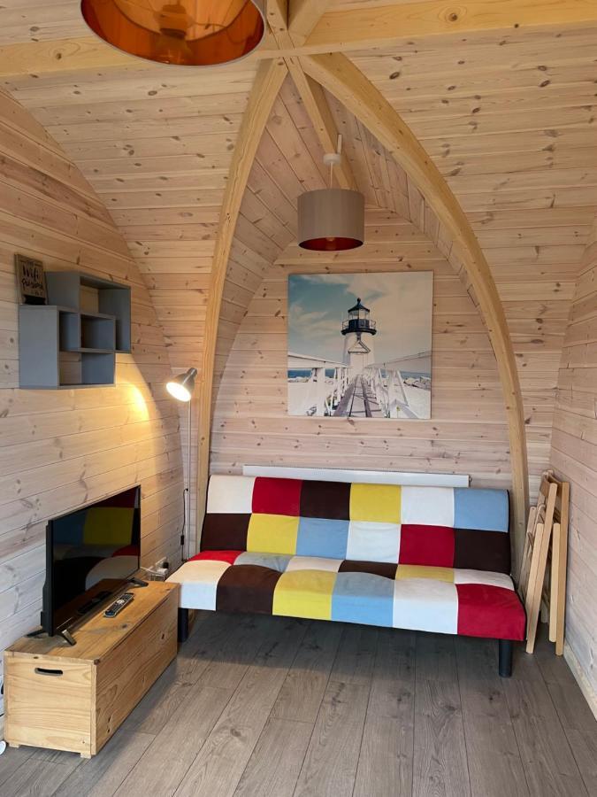 ホテル Hedgehog Glamping Pod School House Farm Leighton  エクステリア 写真