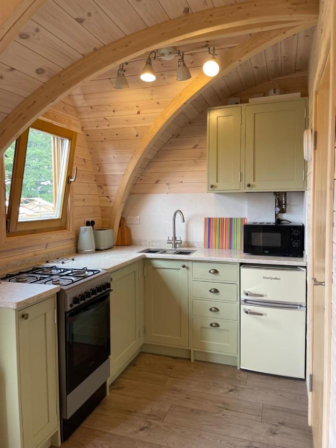 ホテル Hedgehog Glamping Pod School House Farm Leighton  エクステリア 写真