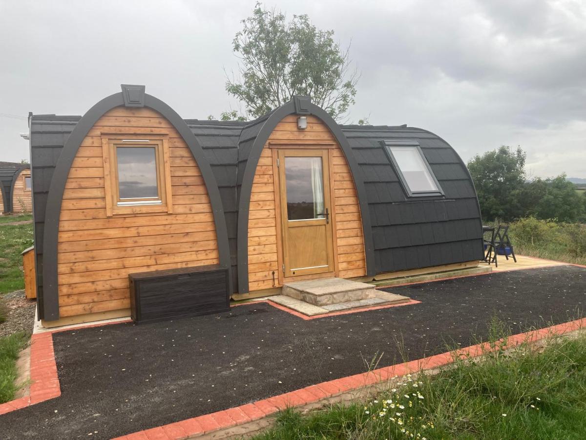 ホテル Hedgehog Glamping Pod School House Farm Leighton  エクステリア 写真